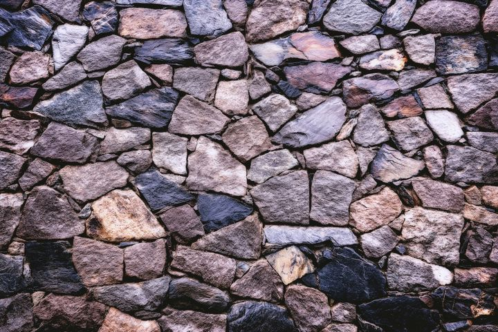 Stone wall - Eberhard Grossgasteiger - Pexels